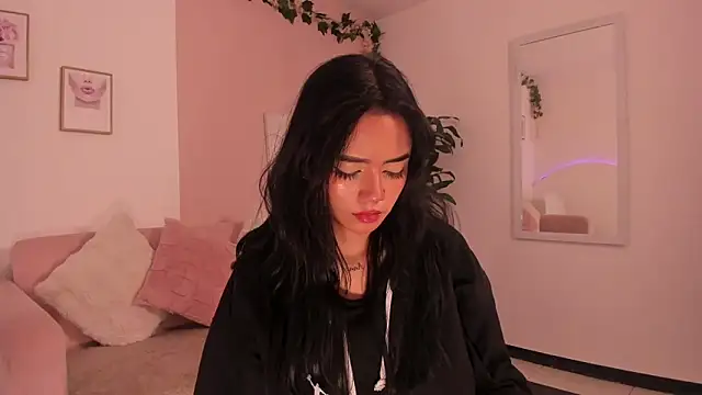 Mila jenner online show from 02/19/26, 01:19