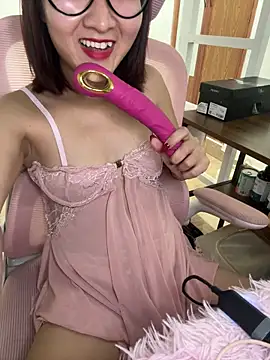 LucyKiss online show from 05/04/26, 11:46