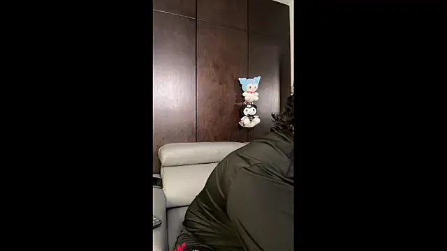 EmilyAndAndrew online show from 05/27/26, 04:31