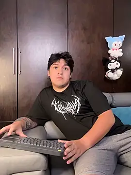 EmilyAndAndrew online show from 05/13/26, 04:08