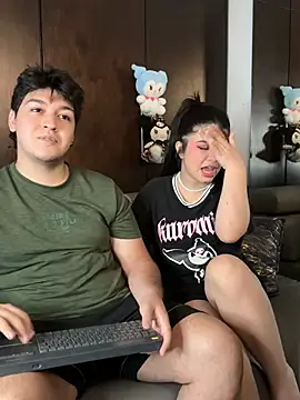 EmilyAndAndrew online show from 04/12/26, 04:16