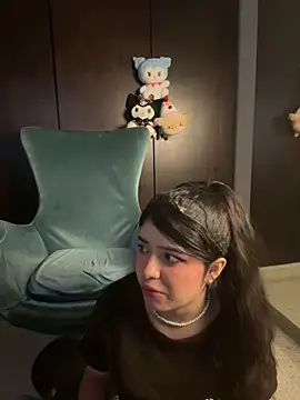 EmilyAndAndrew online show from 04/10/26, 04:30