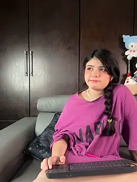 EmilyAndAndrew online show from 04/11/26, 05:04