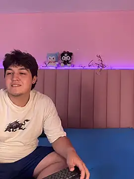 EmilyAndAndrew online show from 05/03/26, 04:28