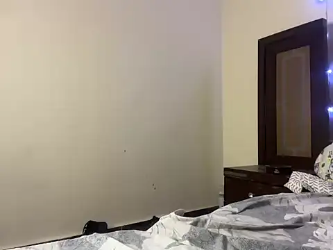 Hersheykaur online show from 04/16/26, 09:39