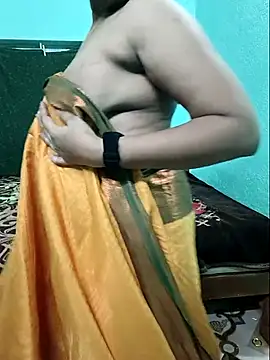 Snapshot of Tamilkannadacouple chatting on 04/19/26, 06:10 Tamilkannadacouple online show from 04/19/26, 06:10