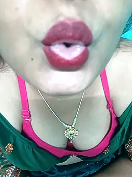 Snapshot of Tamilkannadacouple chatting on 03/02/26, 03:30 Tamilkannadacouple online show from 03/02/26, 03:30