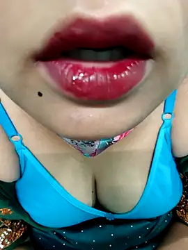 Snapshot of Tamilkannadacouple chatting on 02/24/26, 04:46 Tamilkannadacouple online show from 02/24/26, 04:46