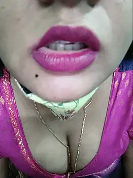 Snapshot of Tamilkannadacouple chatting on 05/13/26, 11:06 Tamilkannadacouple online show from 05/13/26, 11:06