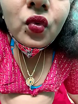 Snapshot of Tamilkannadacouple chatting on 02/20/26, 03:47 Tamilkannadacouple online show from 02/20/26, 03:47