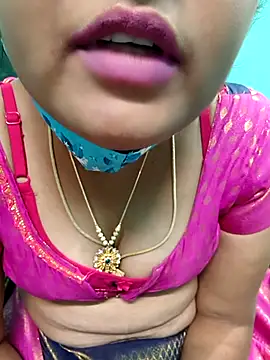 Snapshot of Tamilkannadacouple chatting on 02/19/26, 05:21 Tamilkannadacouple online show from 02/19/26, 05:21