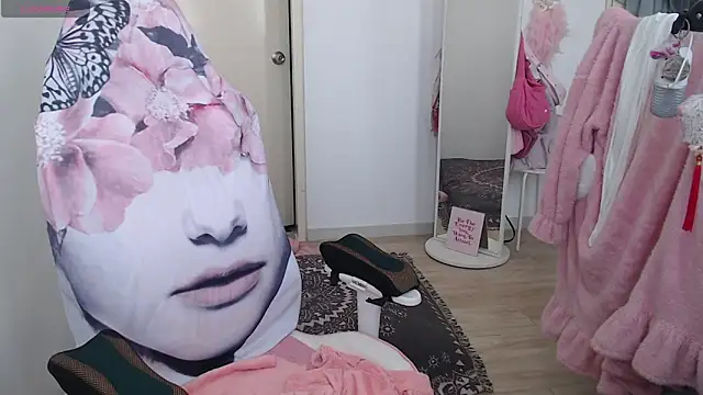 Snapshot of MyAsianWaifu chatting on 05/20/26, 05:04 MyAsianWaifu online show from 05/20/26, 05:04