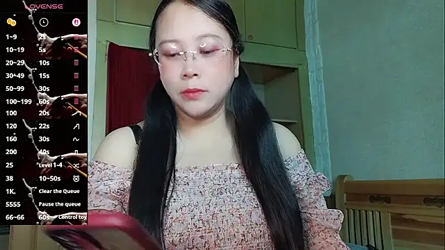 vivi523 online show from 04/14/26, 12:15