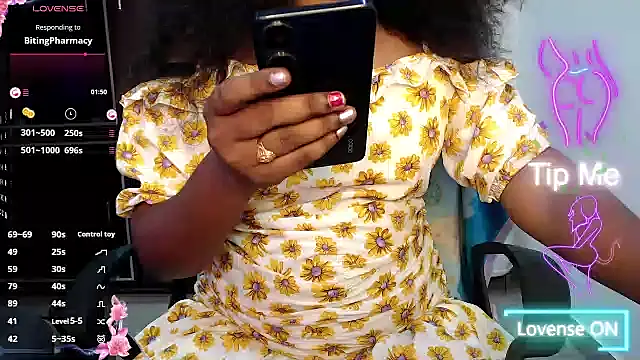 Snapshot of VixenNandhu chatting on 02/14/26, 05:13 VixenNandhu online show from 02/14/26, 05:13