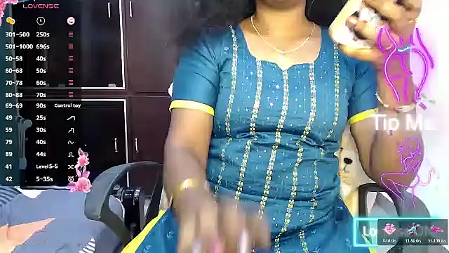 Snapshot of VixenNandhu chatting on 02/17/26, 05:54 VixenNandhu online show from 02/17/26, 05:54