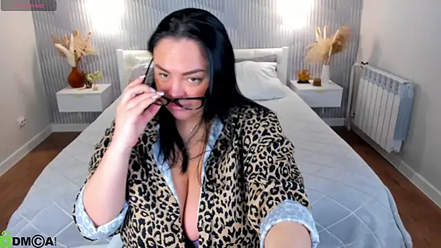 Snapshot of adele_crown chatting on 02/19/26, 01:24 adele crown online show from 02/19/26, 01:24