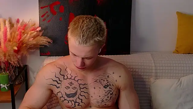 Snapshot of SterlingNoir chatting on 02/17/26, 07:49 SterlingNoir online show from 02/17/26, 07:49