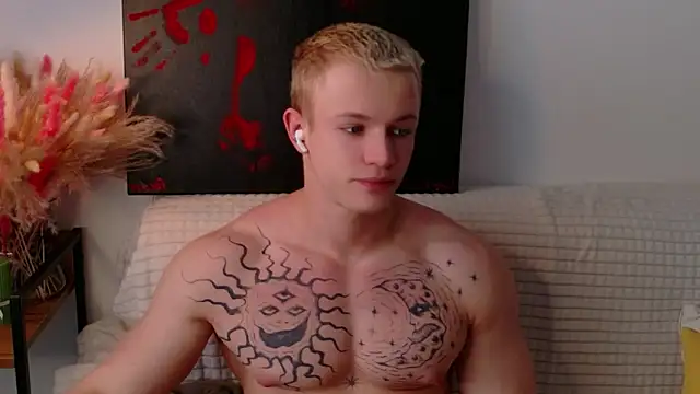 Snapshot of SterlingNoir chatting on 02/16/26, 09:19 SterlingNoir online show from 02/16/26, 09:19