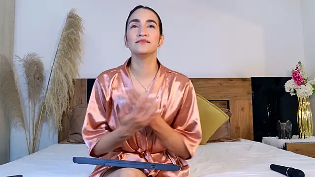 Snapshot of MaraGrief_ chatting on 02/23/26, 11:33 MaraGrief online show from 02/23/26, 11:33