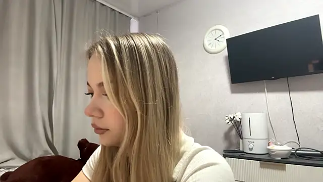 MilaSliger online show from 02/08/26, 10:13