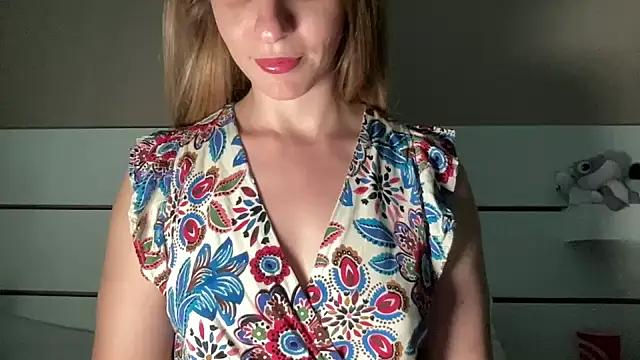 petiteetoile online show from 06/12/26, 02:48