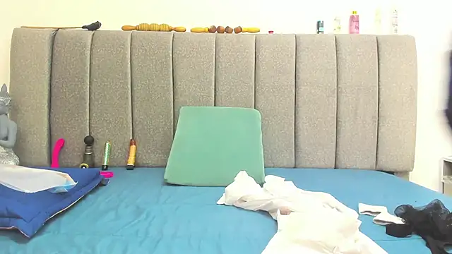Giselle James online show from 03/11/26, 07:52