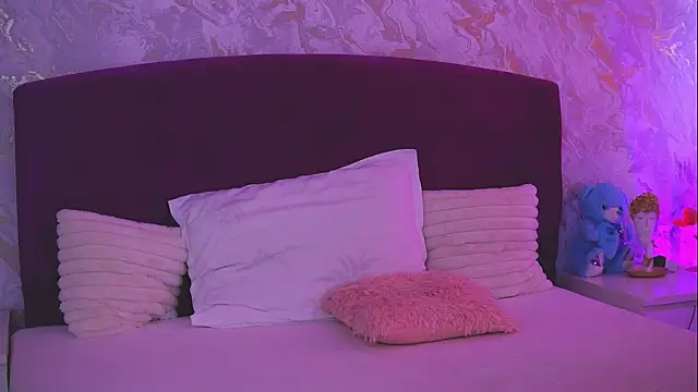 EllinaNuria online show from 04/17/26, 04:48