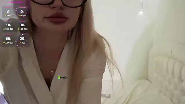Snapshot of ShamlesssAdell chatting on 06/17/26, 07:35 ShamlesssAdell online show from 06/17/26, 07:35