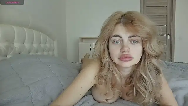 ShamlesssAdell online show from 03/22/26, 06:26