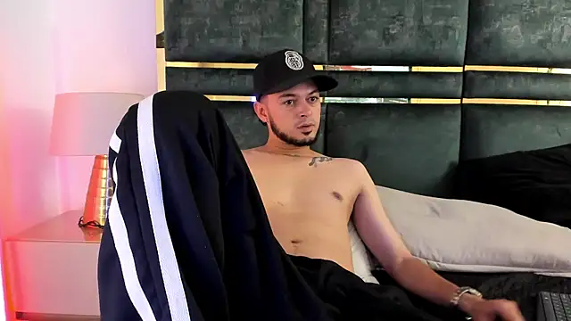 GaelyCoral online show from 04/15/26, 07:58