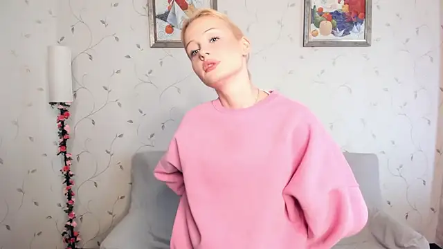 LolaStusse online show from 02/15/26, 08:13