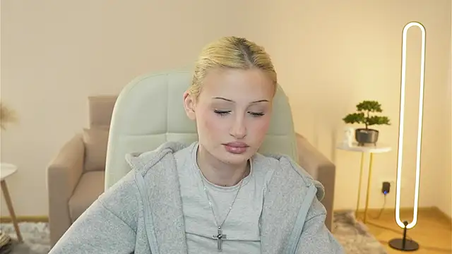 LolaStusse online show from 02/11/26, 10:48