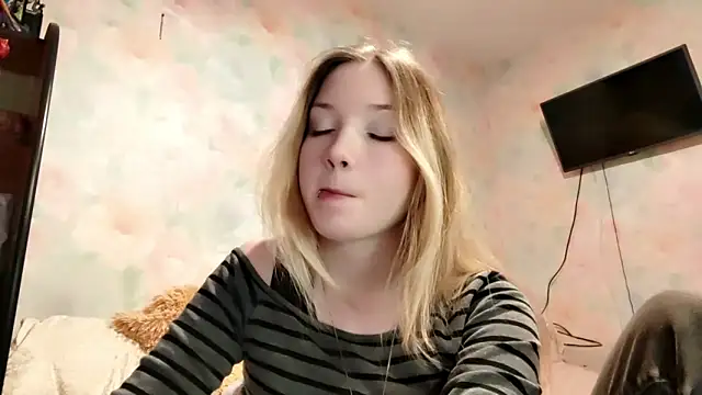 TiaBIanks online show from 04/17/26, 11:02