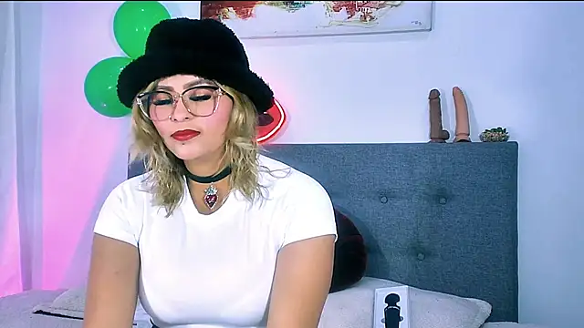 Sharlott 3 online show from 03/23/26, 01:00