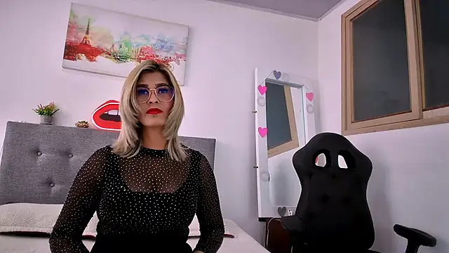 Snapshot of Sharlott_3 chatting on 02/06/26, 01:40 Sharlott 3 online show from 02/06/26, 01:40