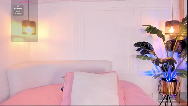 Nicole Whittee online show from 04/13/26, 08:13