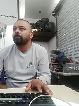 Snapshot of OMARMEX1 chatting on 05/15/26, 12:58 OMARMEX1 online show from 05/15/26, 12:58