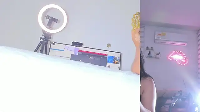 lana  kane   online show from 04/21/26, 09:05