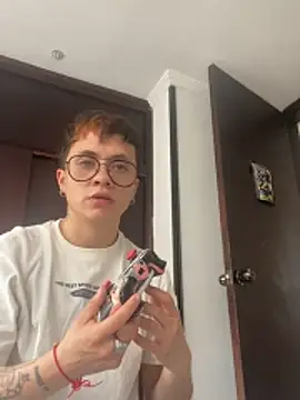 Snapshot of SimonMasseel chatting on 02/13/26, 06:41 SimonMasseel online show from 02/13/26, 06:41