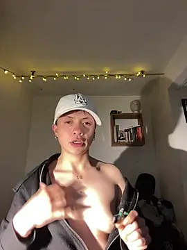 Snapshot of SimonMasseel chatting on 02/21/26, 02:46 SimonMasseel online show from 02/21/26, 02:46