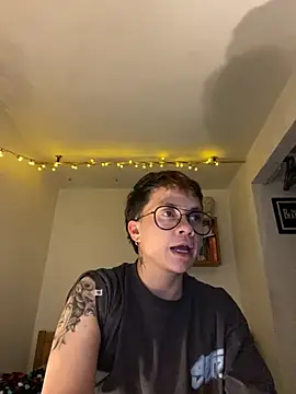 Snapshot of SimonMasseel chatting on 02/13/26, 04:12 SimonMasseel online show from 02/13/26, 04:12