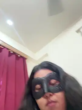 raavigirl online show from 04/04/26, 10:44