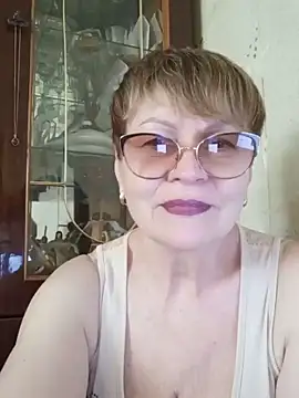 Snapshot of SophieBurns chatting on 05/27/26, 10:44 SophieBurns online show from 05/27/26, 10:44