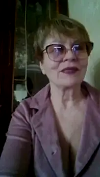 Snapshot of SophieBurns chatting on 05/13/26, 11:39 SophieBurns online show from 05/13/26, 11:39