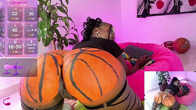 Snapshot of AnnieWestley chatting on 02/24/26, 04:08 AnnieWestley online show from 02/24/26, 04:08