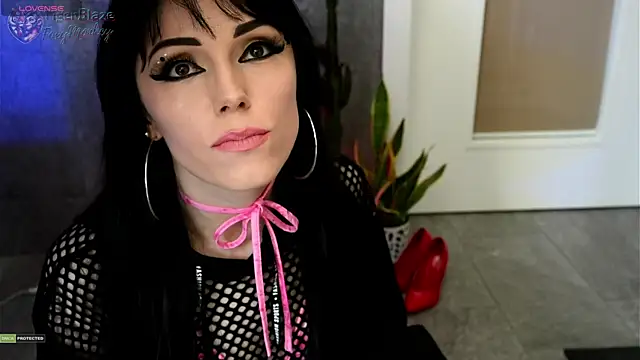 TigerBlazeFoxyMonkey online show from 05/01/26, 01:49