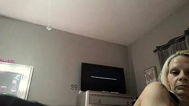 Snapshot of PrincessCutz1 chatting on 02/11/26, 01:16 PrincessCutz1 online show from 02/11/26, 01:16