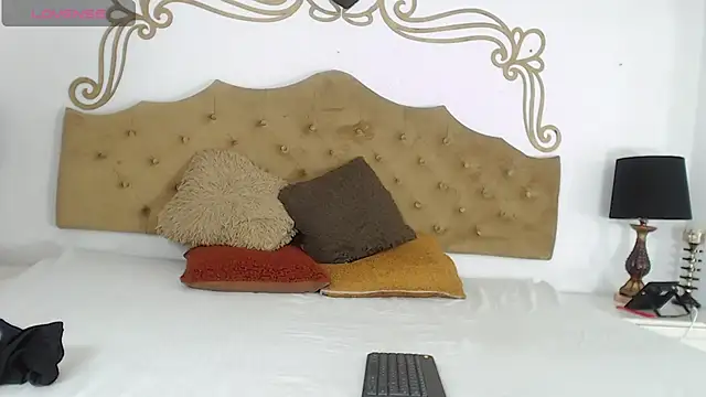 Snapshot of CloeCastillo chatting on 02/28/26, 04:01 CloeCastillo online show from 02/28/26, 04:01