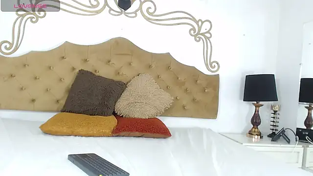 Snapshot of CloeCastillo chatting on 02/21/26, 09:33 CloeCastillo online show from 02/21/26, 09:33