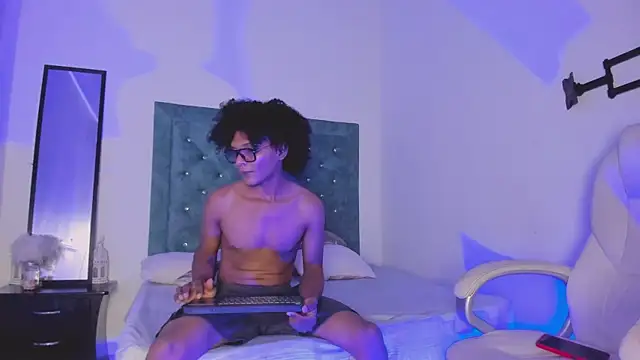 Snapshot of LatinoDark chatting on 03/03/26, 03:46 LatinoDark online show from 03/03/26, 03:46